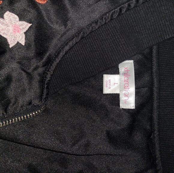SILKY, FLOWER & BUTTERFLY EMBROIDERED BOMBER JACKET, WOMANS Size L - Picture 5 of 5